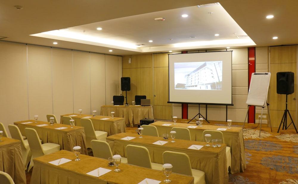 Hotel Santika Mega City Bekasi Ngoại thất bức ảnh
