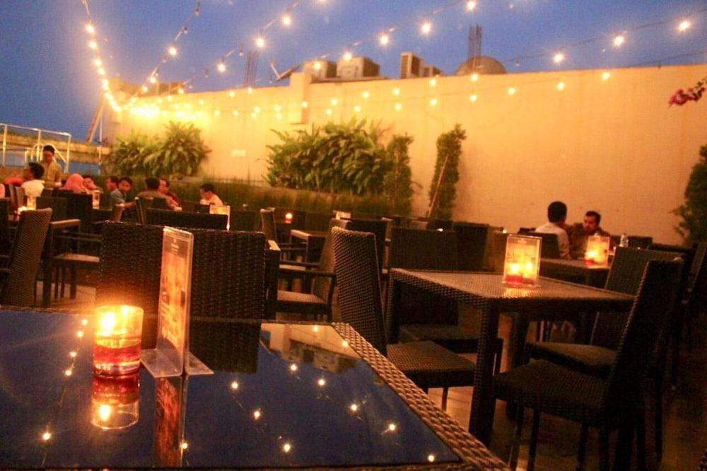 Hotel Santika Mega City Bekasi Ngoại thất bức ảnh