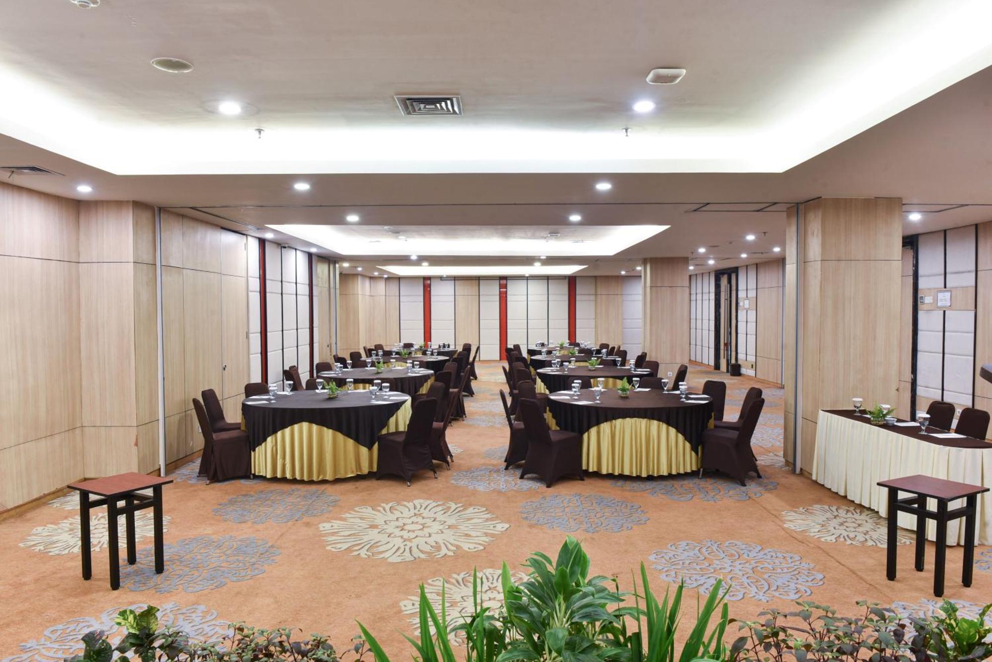 Hotel Santika Mega City Bekasi Ngoại thất bức ảnh